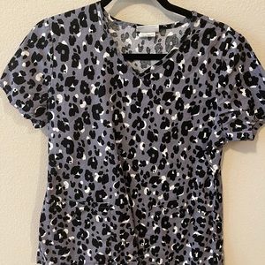 Cute, Cheetah scrub top